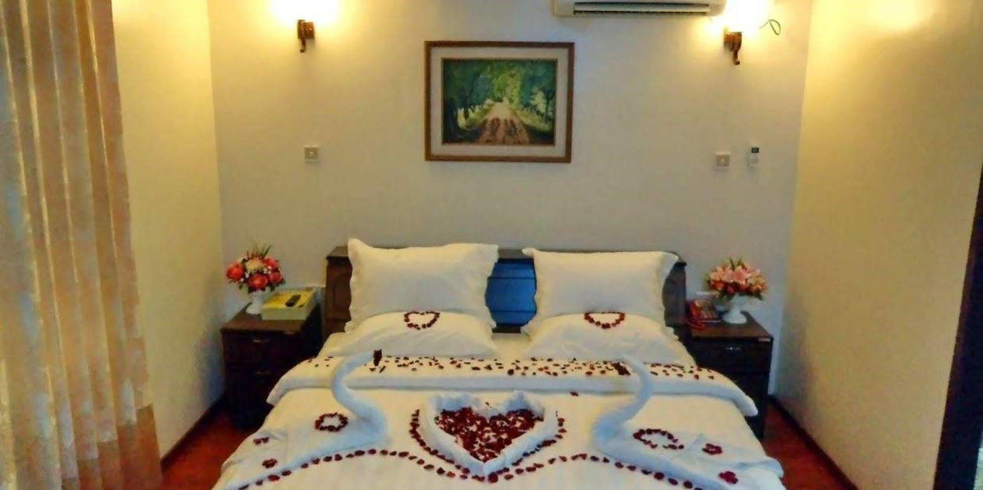 Hotel Sahara Мандалей Екстериор снимка