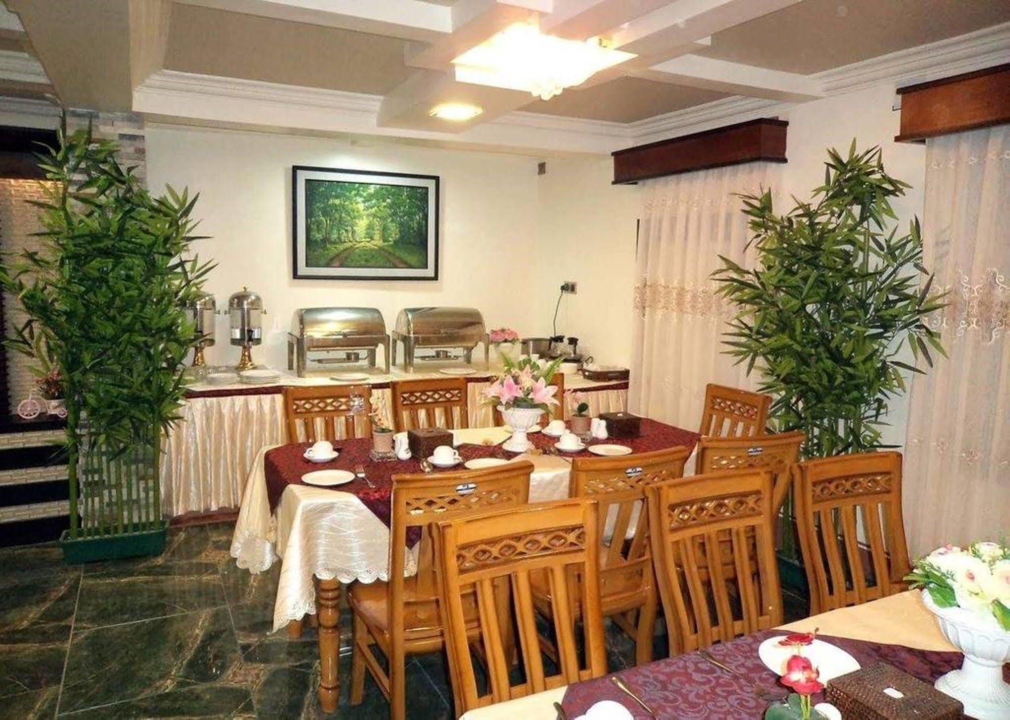 Hotel Sahara Мандалей Екстериор снимка