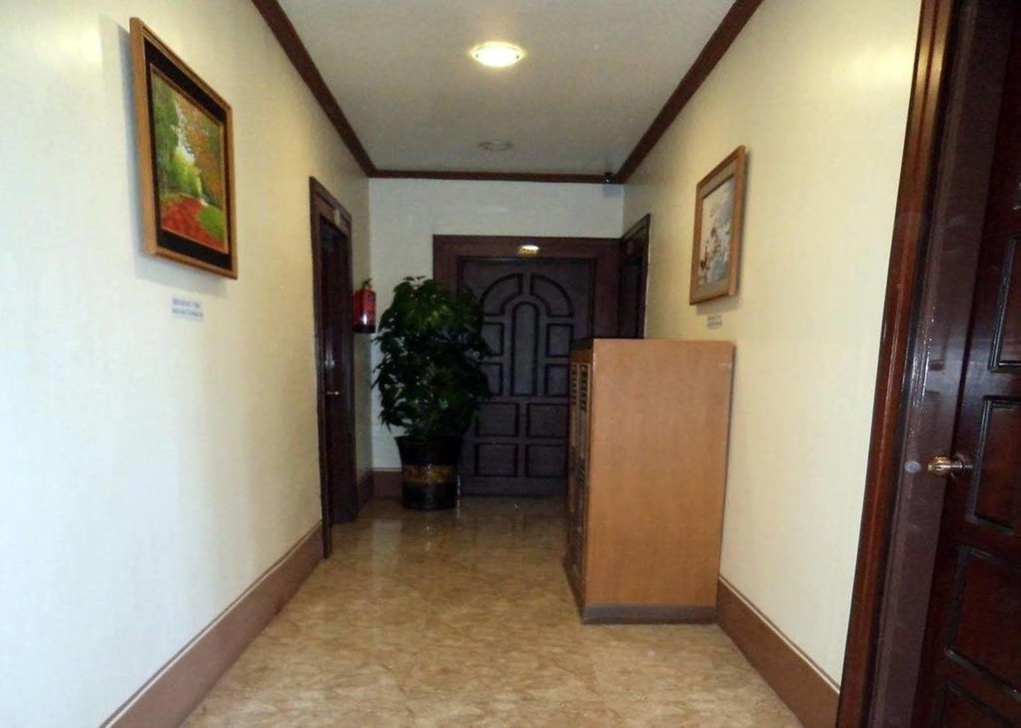 Hotel Sahara Мандалей Екстериор снимка